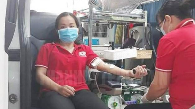 Một tình nguyện viên tham gia hiến máu nhân đạo vào tháng 6/2021 tại TP HCM. (Nguồn ảnh: Thành ủy TP HCM)