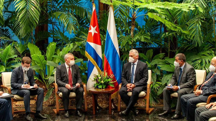 Phó Thủ tướng Nga Yuri Borisov và Chủ tịch Cuba Miguel Diaz-Canel (giữa). Ảnh: TASS
