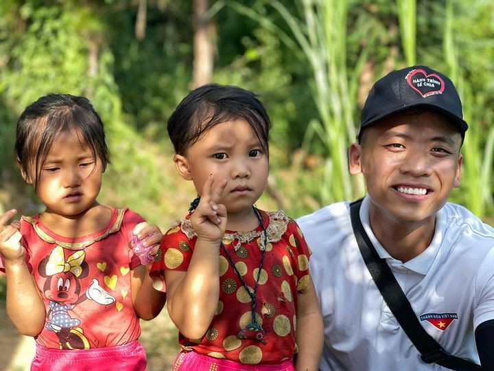 Chàng chiến sĩ công an đất Tây Đô 'nặng lòng' với trẻ em nghèo miền núi ảnh 6