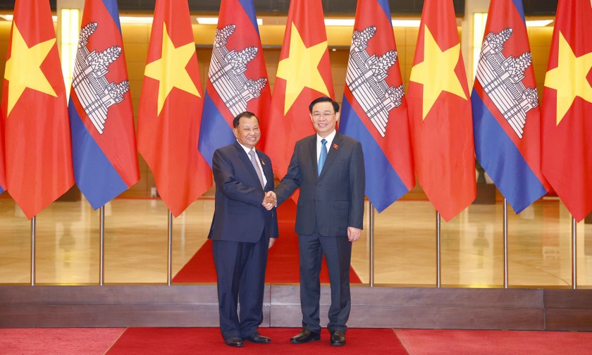  Chủ tịch Quốc hội Vương Đình Huệ và Chủ tịch Thượng viện Vương quốc Campuchia.