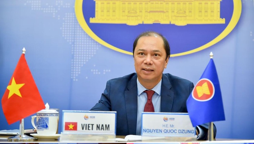 Thứ trưởng Nguyễn Quốc Dũng dự đối thoại.