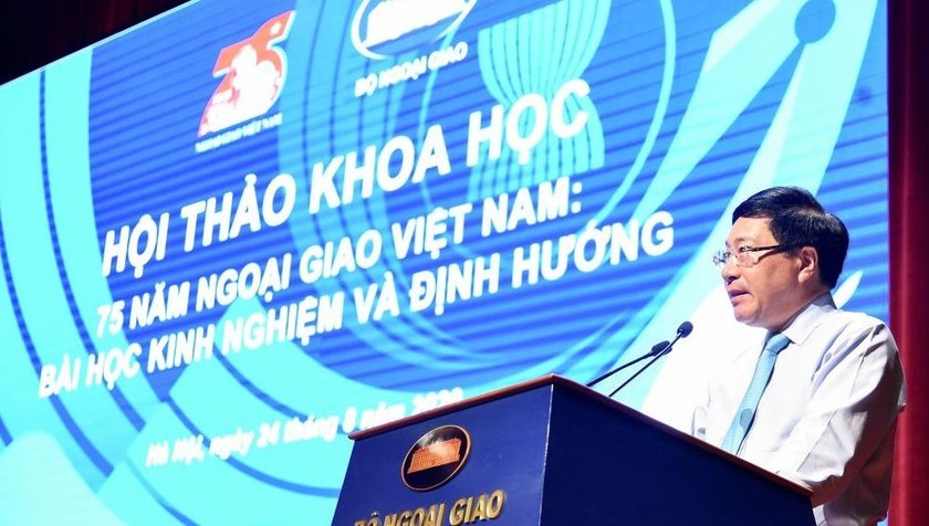 Phó Thủ tướng, Bộ trưởng Ngoại giao Phạm Bình Minh phát biểu tại hội thảo. Ảnh: Nguyễn Hồng/TG&VN.