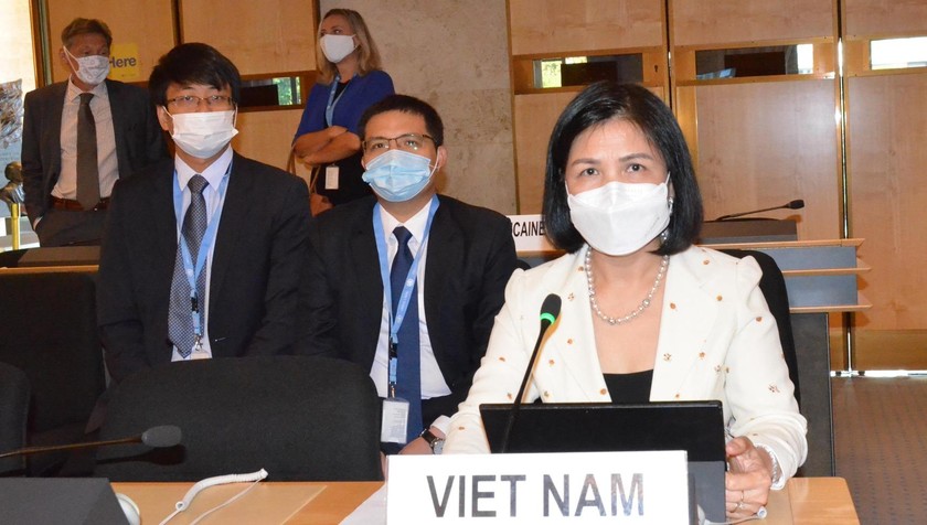 Đại sứ Lê Thị Tuyết Mai và đại diện phái đoàn tại phiên khai mạc Khóa họp thường kỳ lần thứ 45 Hội đồng Nhân quyền Liên hợp quốc.