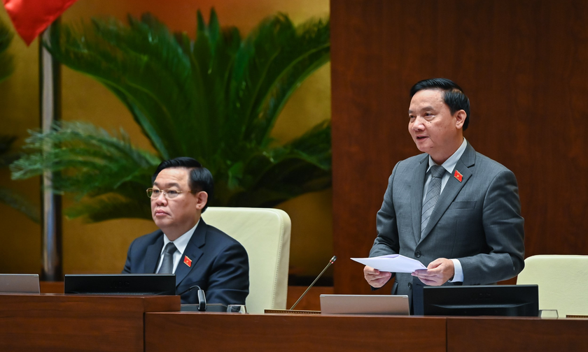 Phó Chủ tịch QH Nguyễn Khắc Định điều hành phiên họp.