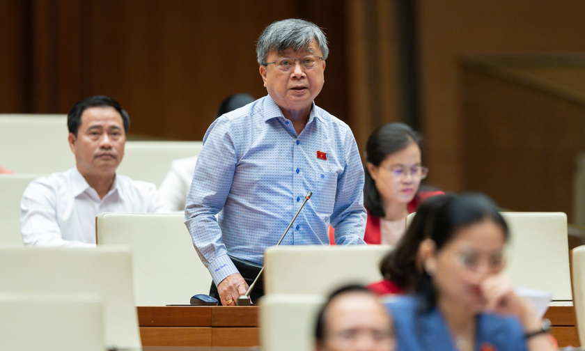 Đại biểu Trương Trọng Nghĩa phát biểu tại phiên họp.