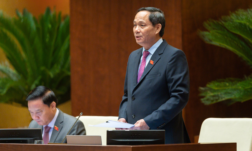 Phó Chủ tịch Quốc hội Trần Quang Phương điều hành phiên họp.