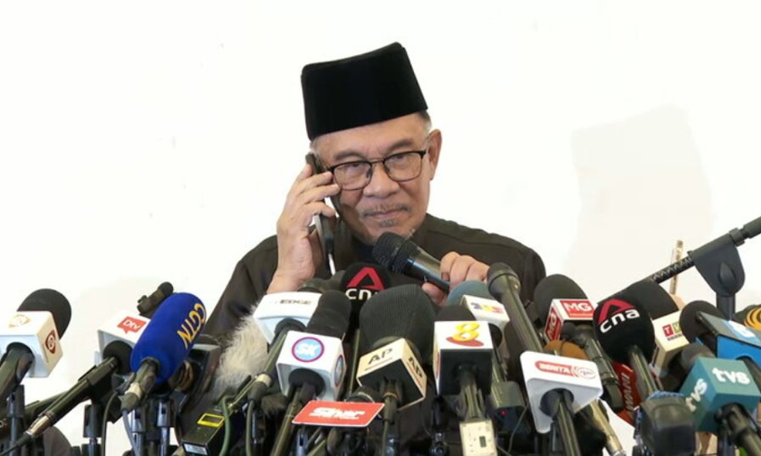 Tân Thủ tướng Malaysia tại họp báo.