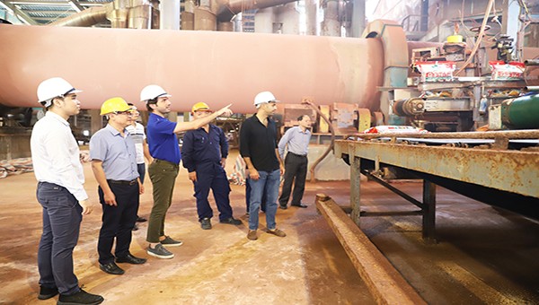 Đoàn công tác của Công ty Mugavero thăm các dây chuyền sản xuất NPK-S và Supe lân của Supe Lâm Thao.