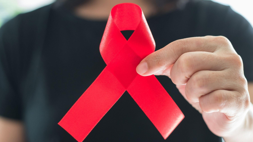 Dải ruy băng đỏ ra đời từ ý tưởng của một nhóm nghệ sĩ để nâng cao nhận thức của cộng đồng về căn bệnh HIV/AIDS.