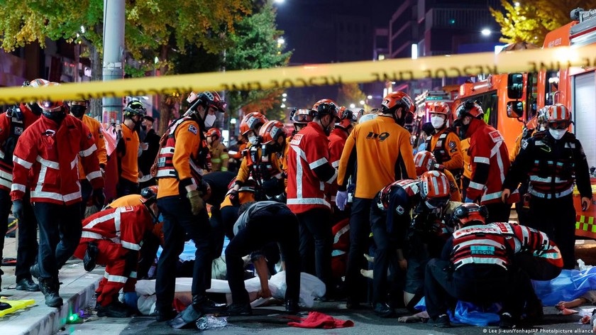 Hiện trường vụ giẫm đạp ở khu Itaewon, thủ đô Seoul, Hàn Quốc ngày 29/10. Ảnh: YONHAP.