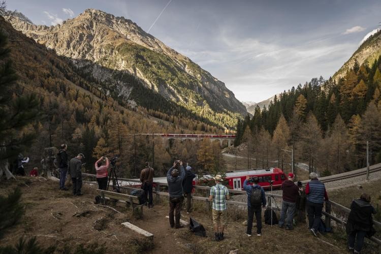 Đoàn tàu chở khách của Thụy Sĩ giật kỷ lục dài nhất thế giới ảnh 1