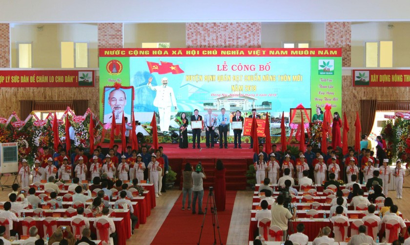 Đến nay, 13/13 xã của huyện Định Quán được công nhận đạt chuẩn nông thôn mới, huyện được công nhận đạt chuẩn nông thôn mới, 06 xã đạt chuẩn nông thôn mới nâng cao.