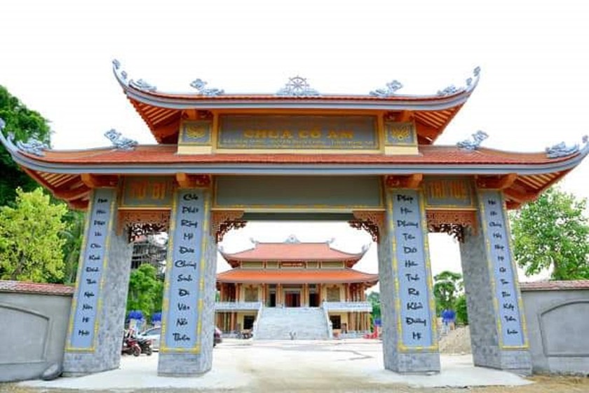 Cổng chùa Cổ Am ở Nghệ An. 