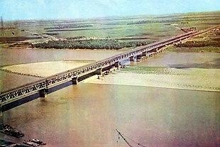 Cầu Thăng Long (ảnh chụp năm 1985). 