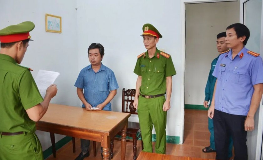 Ông Nguyễn Hoàng Minh bị bắt tạm giam về hành vi lừa đảo, chiếm đoạt tài sản (Ảnh: C.A).