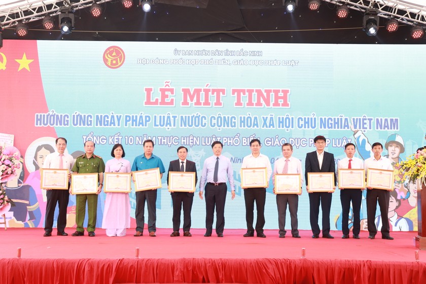 Mít tinh hưởng ứng Ngày Pháp luật Việt Nam tại Bắc Ninh ảnh 9