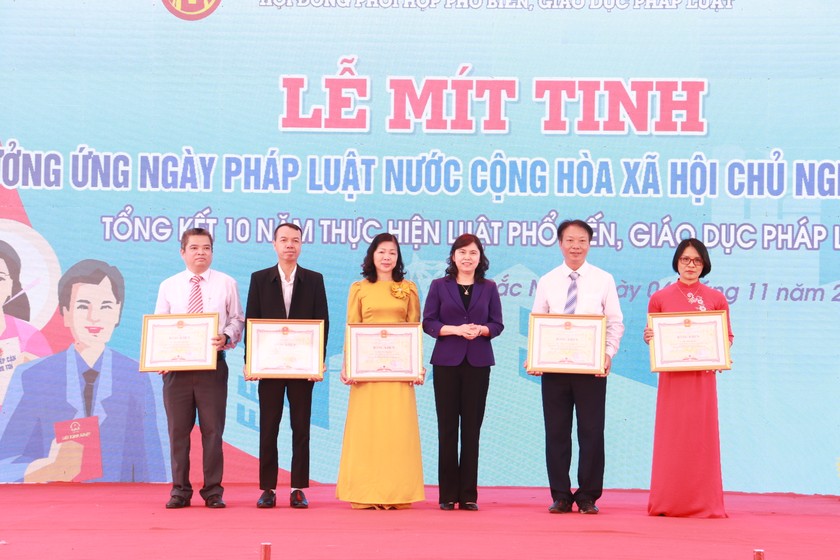 Mít tinh hưởng ứng Ngày Pháp luật Việt Nam tại Bắc Ninh ảnh 10