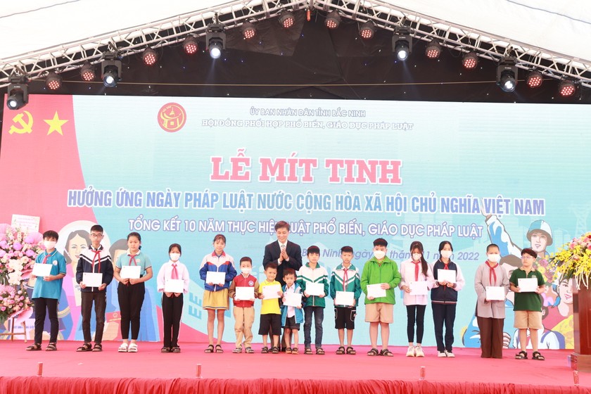Mít tinh hưởng ứng Ngày Pháp luật Việt Nam tại Bắc Ninh ảnh 11