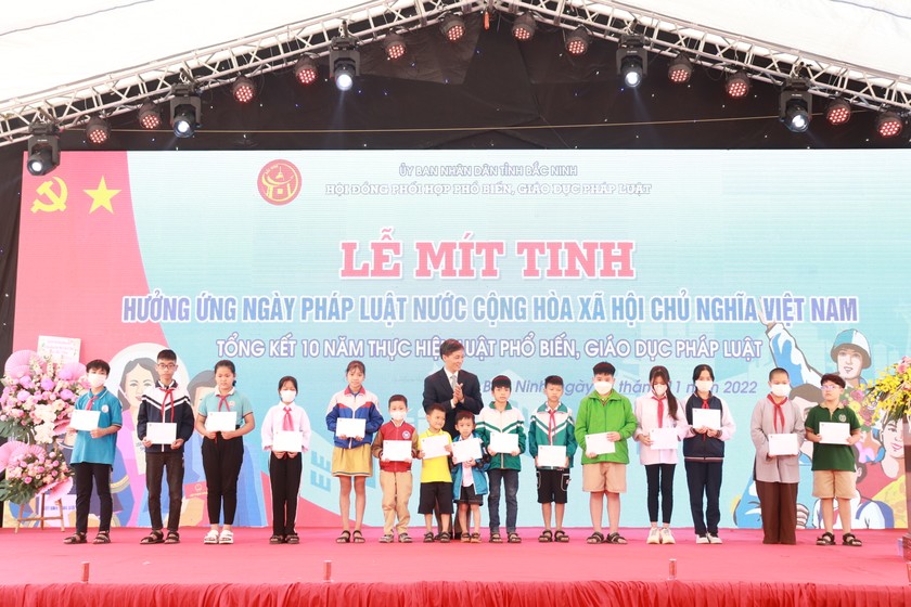 Mít tinh hưởng ứng Ngày Pháp luật Việt Nam tại Bắc Ninh ảnh 12
