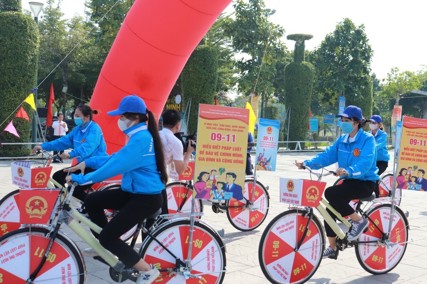 Mít tinh hưởng ứng Ngày Pháp luật Việt Nam tại Bắc Ninh ảnh 17