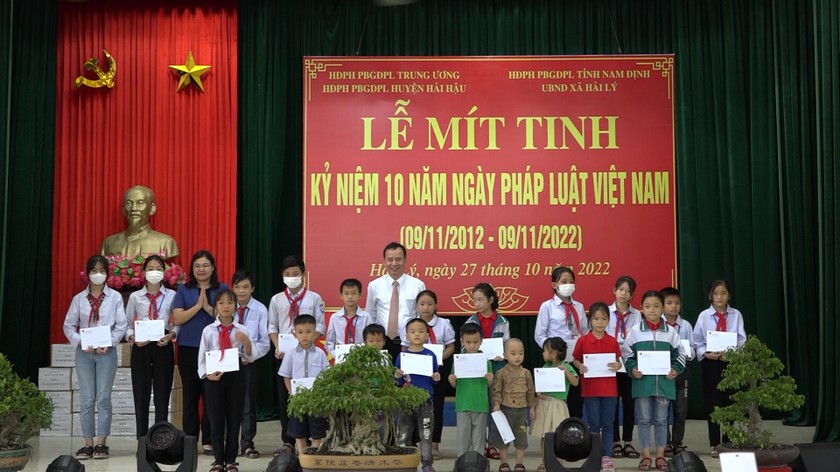 Mít tinh hưởng ứng Ngày Pháp luật Việt Nam 2022 tại Nam Định  ảnh 11