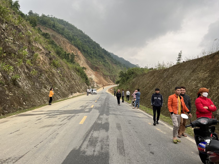 Lý giải hiện tượng xe ô tô tự lùi lên dốc tại huyện Văn Bàn Lào Cai ảnh 1