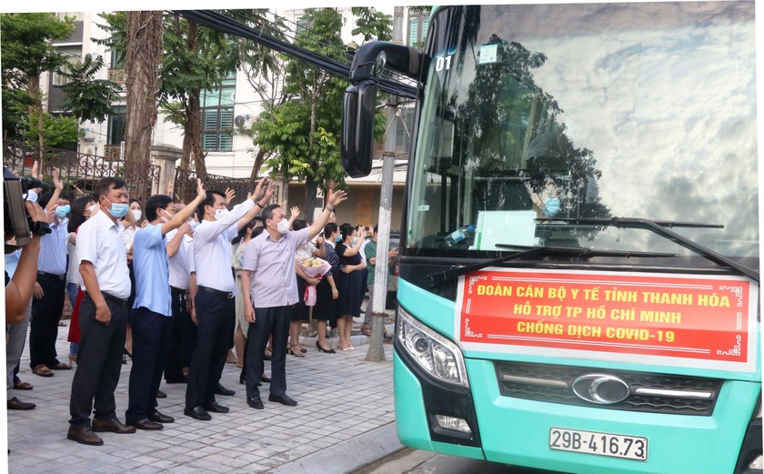 Đoàn cán bộ y tế tỉnh Thanh Hóa liên đường hỗ trợ TP HCM chống dịch COVID-19.