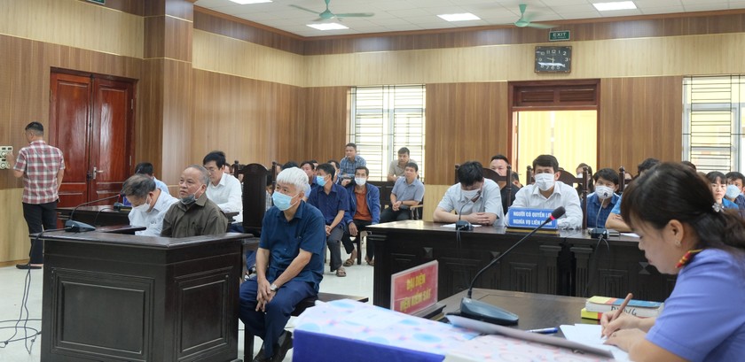 Gây thất thoát ngân sách nhà nước hơn 8,8 tỉ đồng trong khi thi hành nhiệm vụ, 3 cựu lãnh đạo huyện Yên Định (Thanh Hóa) hầu tòa.