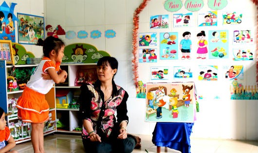 Một buổi học của cô giáo Mai Thị Thanh Loan và học trò tại điểm trường Cồn Chim