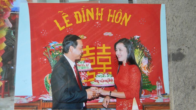 Lễ đính hôn của anh Quang và chị Trang đã đươc tổ chức, ai ngờ người đàn bà mang sính lễ trả lại
