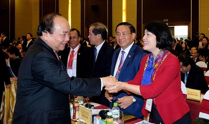Thủ tướng Chính phủ Nguyễn Xuân Phúc dự và chỉ đạo hội nghị.