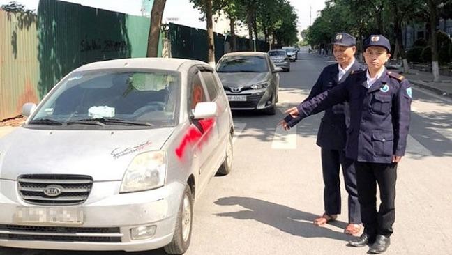 Người xịt sơn lên hàng loạt xe ô tô ở Hà Nội là bảo vệ chung cư