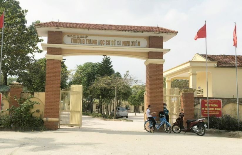 Trường THCS Nghi Xuân, nơi đang có nghi vấn trùng một số hạng mục trong hai gói thầu chưa được ngành chức năng làm rõ. 