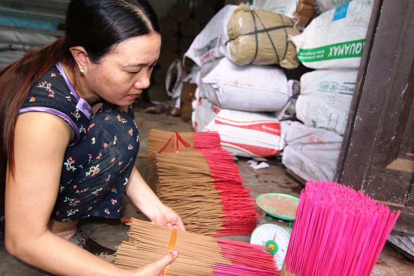 Làng hương cổ tất bật vào vụ Tết ảnh 1