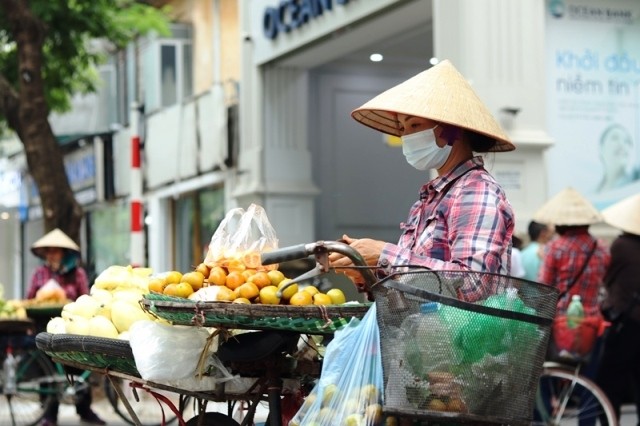 Chú trọng lao động nữ tại khu vực phi chính thức khi sửa Luật Việc làm. (Ảnh minh họa) 