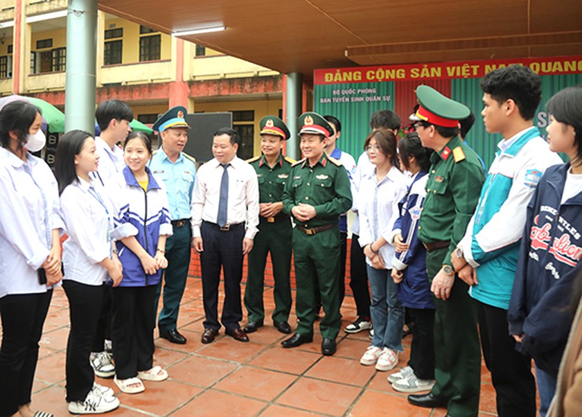 Thiếu tướng Nguyễn Văn Oanh, Cục trưởng Cục Nhà trường (Bộ Quốc phòng): Điểm mới trong tuyển sinh quân sự năm 2023 ảnh 1