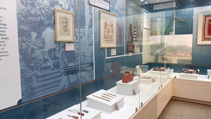 Gian trưng bày kỷ vật Bác Hồ với thiếu nhi, nhi đồng Việt Nam tại Bảo tàng Hồ Chí Minh.