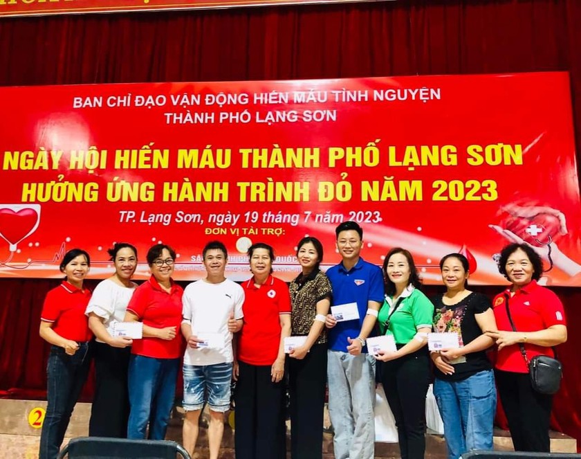 Gần 500 tình nguyện viên ở TP Lạng Sơn hiến máu hưởng ứng Hành trình đỏ 2023 ảnh 2