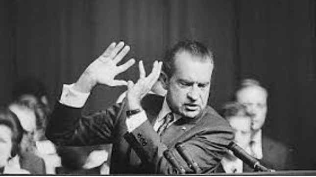 Richard Nixon buộc phải từ chức vì vụ Watergate