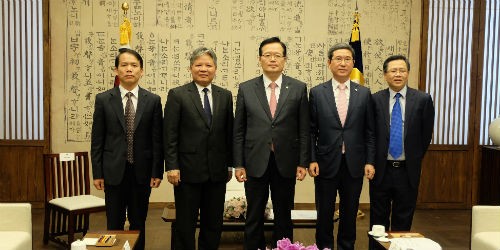Bộ trưởng Hà Hùng Cường tiếp kiến Chủ tịch Quốc hội Hàn Quốc