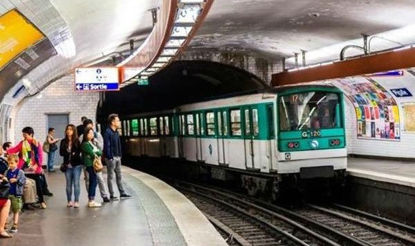 Công suất vận chuyển của hệ thống tàu điện ngầm Metro là 20.000-40.000 hành khách/giờ