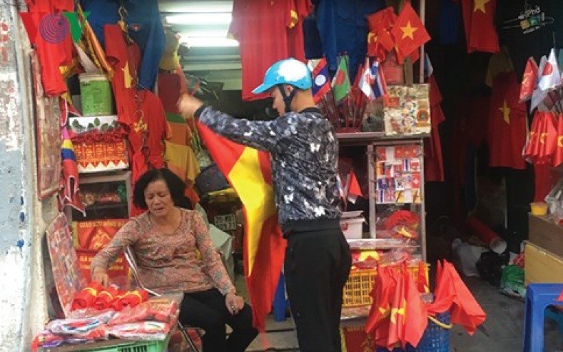 Nở rộ dịch vụ ăn theo chiến thắng U23 tại Hà Nội