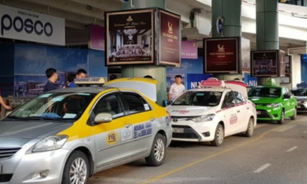 3 Hiệp hội Taxi đề xuất trên nóc xe hợp đồng phải gắn hộp đèn, logo đơn vị vận tải giống như taxi. (Ảnh minh họa)