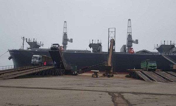 Tàu nước ngoài vào cảng Vũng Áng trong ngày khai trương xuân Mậu Tuất 2018
