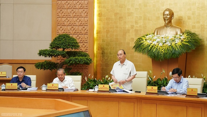 Thủ tướng Nguyễn Xuân Phúc phát biểu tại phiên họp Chính phủ, chiều 4/5.  Ảnh: VGP/Quang Hiếu