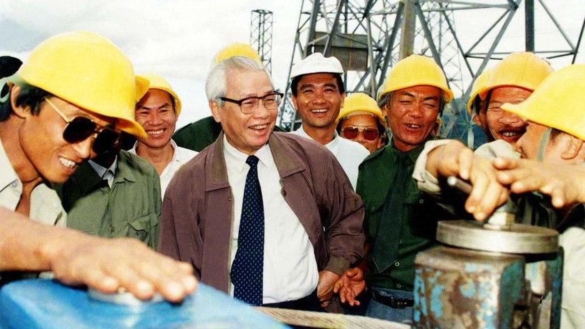 Thủ tướng Võ Văn Kiệt trên công trường đường dây 500 kV
