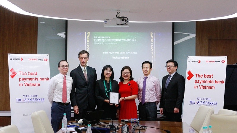 Techcombank được trao tặng giải thưởng “Ngân hàng cung cấp dịch vụ thanh toán tốt nhất Việt Nam 2019“