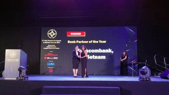 Techcombank được vinh danh “Dịch vụ Bảo hiểm ngân hàng tốt nhất”