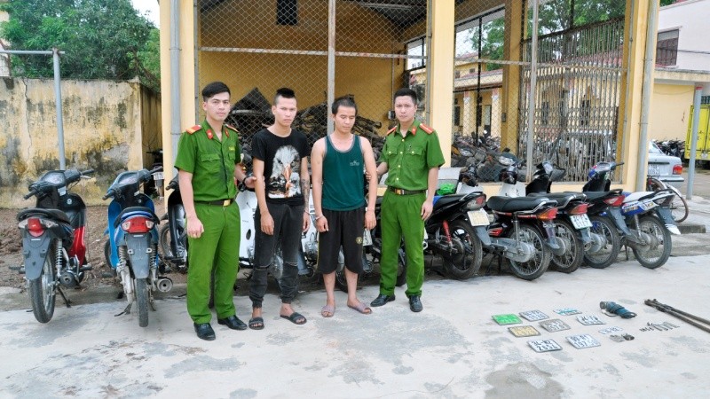 Cán bộ chiến sỹ Đội Cảnh sát điều tra tội phạm về TTXH Công an huyện Gia Lộc đấu tranh, triệt phá ổ nhóm trộm cắp xe máy