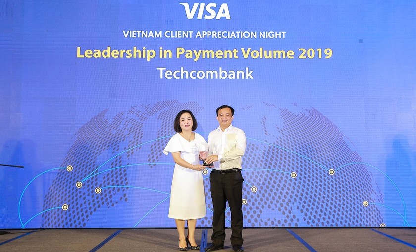 Techcombank đứng đầu thị trường về doanh số thanh toán qua thẻ Visa